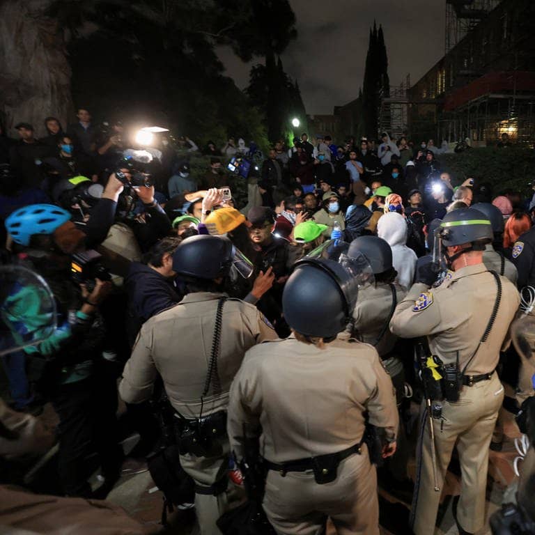 An der University of California in Los Angeles (UCLA) ist es Medienberichten zufolge zu gewaltsamen Ausschreitungen zwischen Teilnehmern pro-palästinensischer Proteste und Gegendemonstranten gekommen. (Foto: Reuters, PKP REUTERS)
