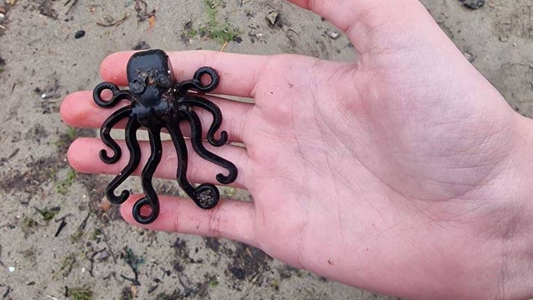 Ein Oktopus aus Lego, den ein 13-jähriger Junge gefunden hat. (Foto: dpa Bildfunk, picture alliance/dpa/PA Media | Vytautas Cemolonskas)